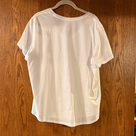 Lululemon Athletica Love Curved Hem White V-Neck Tee - Picture 3 of 4